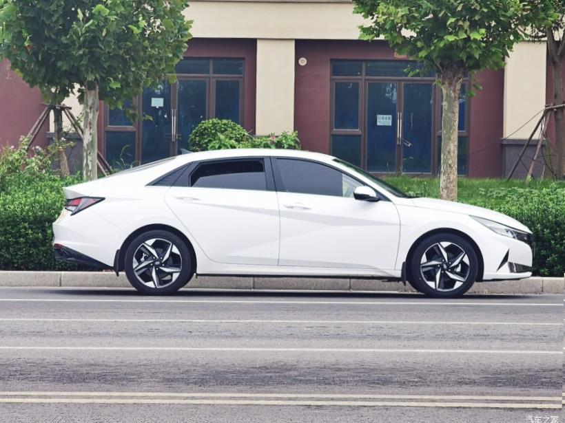 Hyundai Elantra 