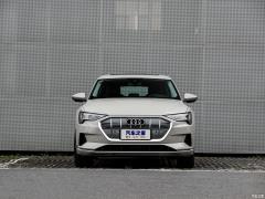 Фото Audi e-tron 