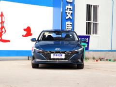 Hyundai Elantra  Фото Hyundai Elantra