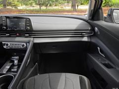 Hyundai Elantra  Фото Hyundai Elantra