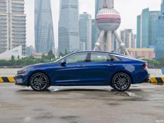 Kia K5  Фото Kia K5