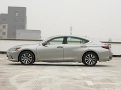 Lexus ES350 (XV70) Фото Lexus ES350 (XV70)