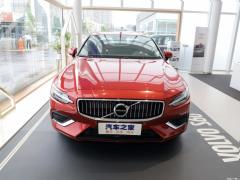 Volvo S60  Фото Volvo S60