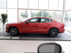 Volvo S60  Фото Volvo S60