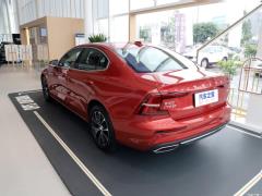 Volvo S60  Фото Volvo S60