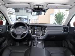 Volvo S60  Фото Volvo S60