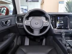 Volvo S60  Фото Volvo S60